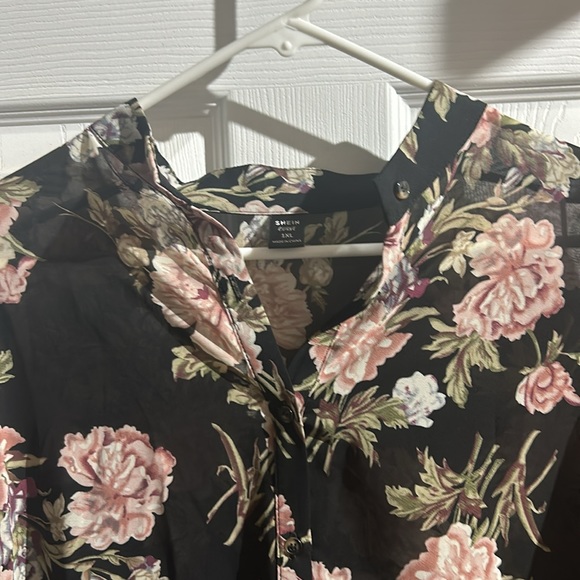 Shein mulvari plus mock neck floral high low blouse 1X - Picture 2 of 4